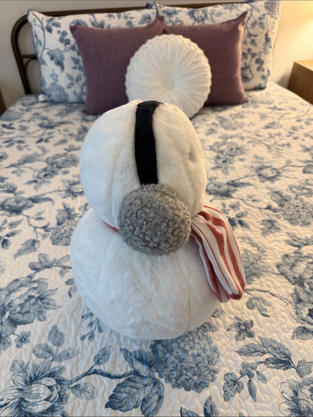 Brentwood Costco Snowman Pillow - Picture 4 of 5